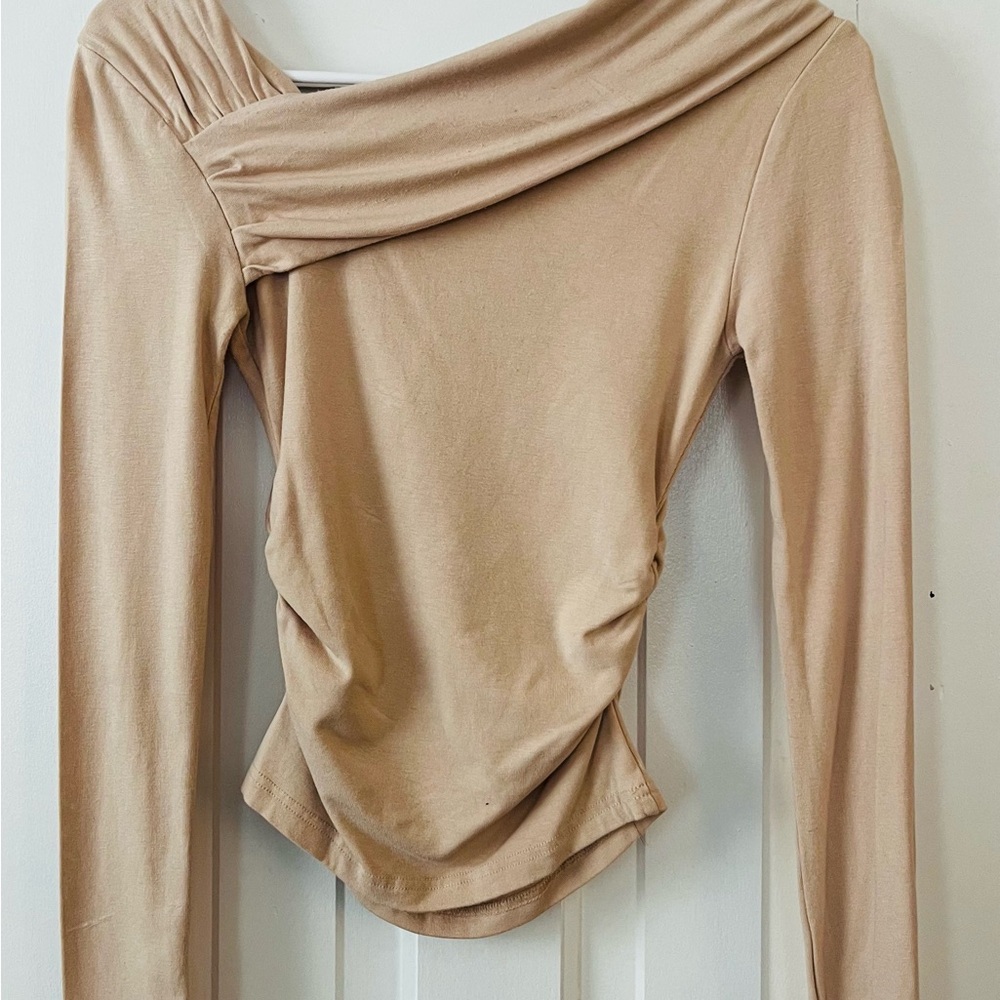DARONG Women's Beige Off-Shoulder, Long-Sleeve, Ruched Crop Top. Size: Small. - Picture 2 of 11